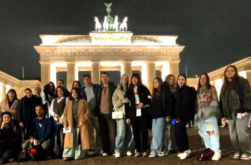 Exchange group at Brandenburg Gate